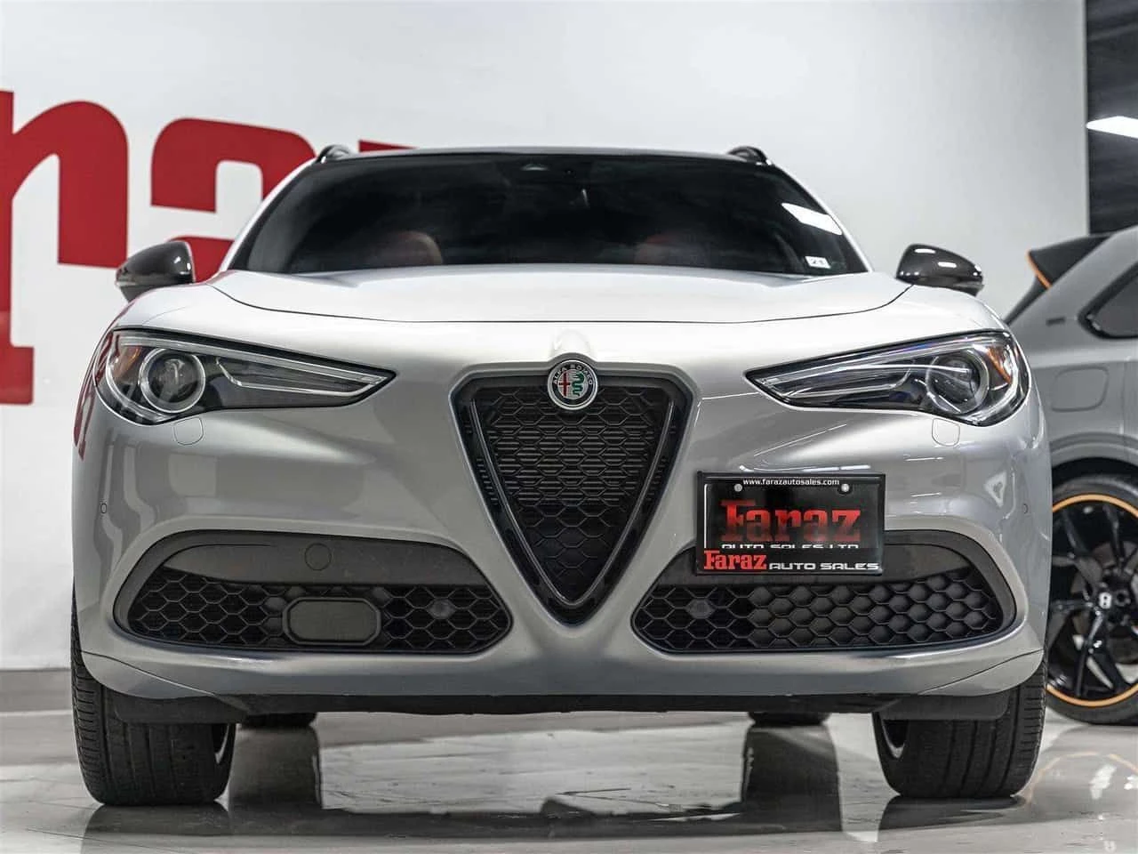 Alfa Romeo Stelvio * CARFAX * ЦЕНА ДО БГ, снимка 2 - Автомобили и джипове - 54259759