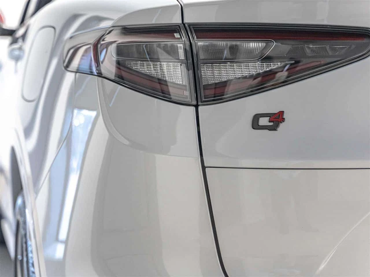 Alfa Romeo Stelvio * CARFAX * ЦЕНА ДО БГ, снимка 16 - Автомобили и джипове - 54259759