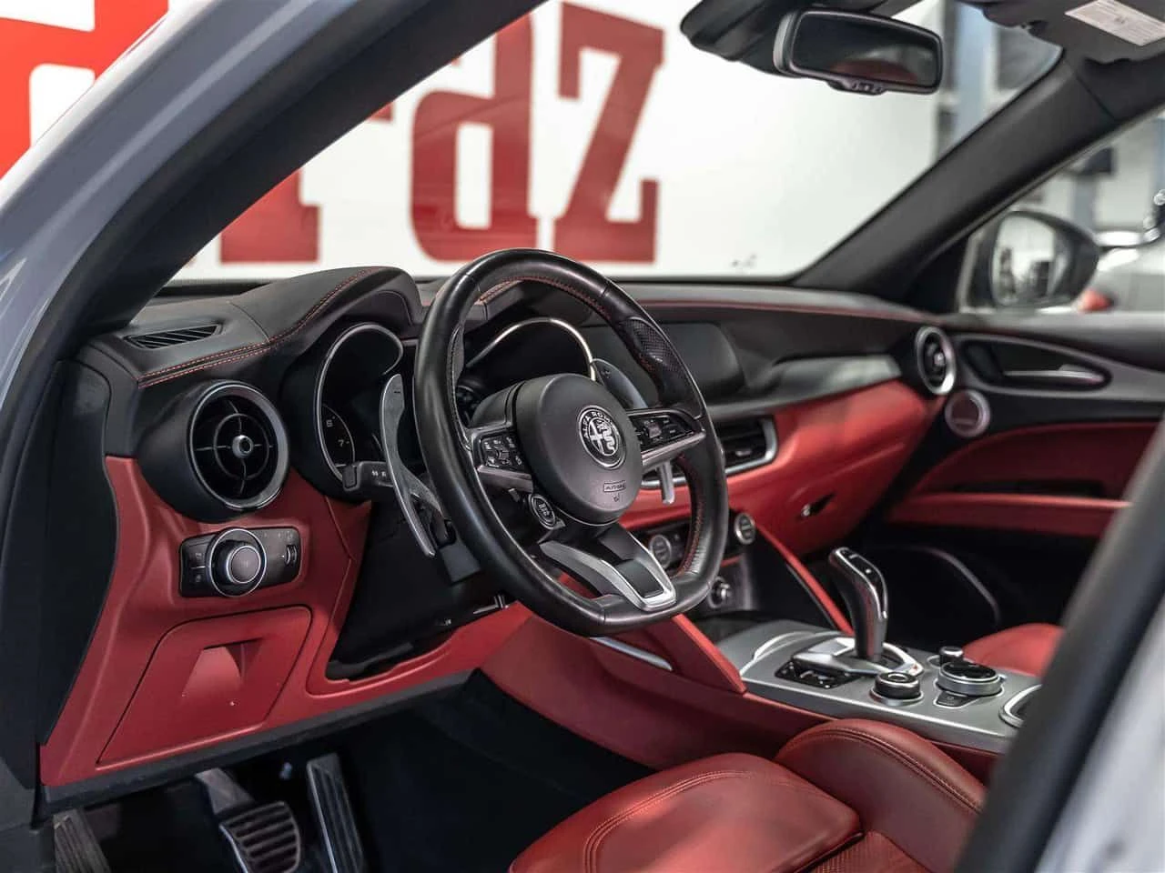 Alfa Romeo Stelvio * CARFAX * ЦЕНА ДО БГ, снимка 5 - Автомобили и джипове - 54259759