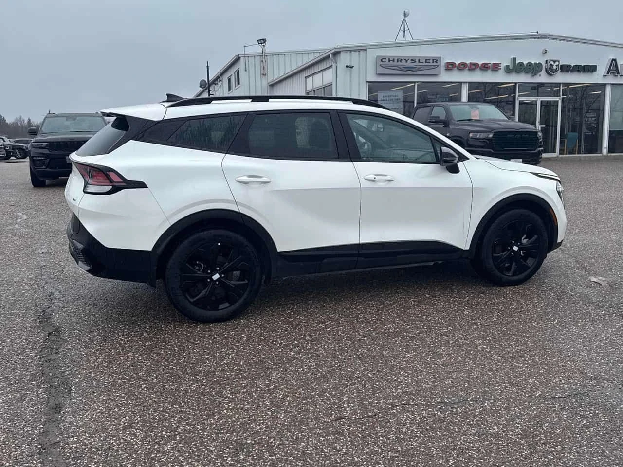 Kia Sportage | X Line AWD | ПОДГРЕВ | CARFAX | ДВА КЛЮЧА | , снимка 3 - Автомобили и джипове - 54409356
