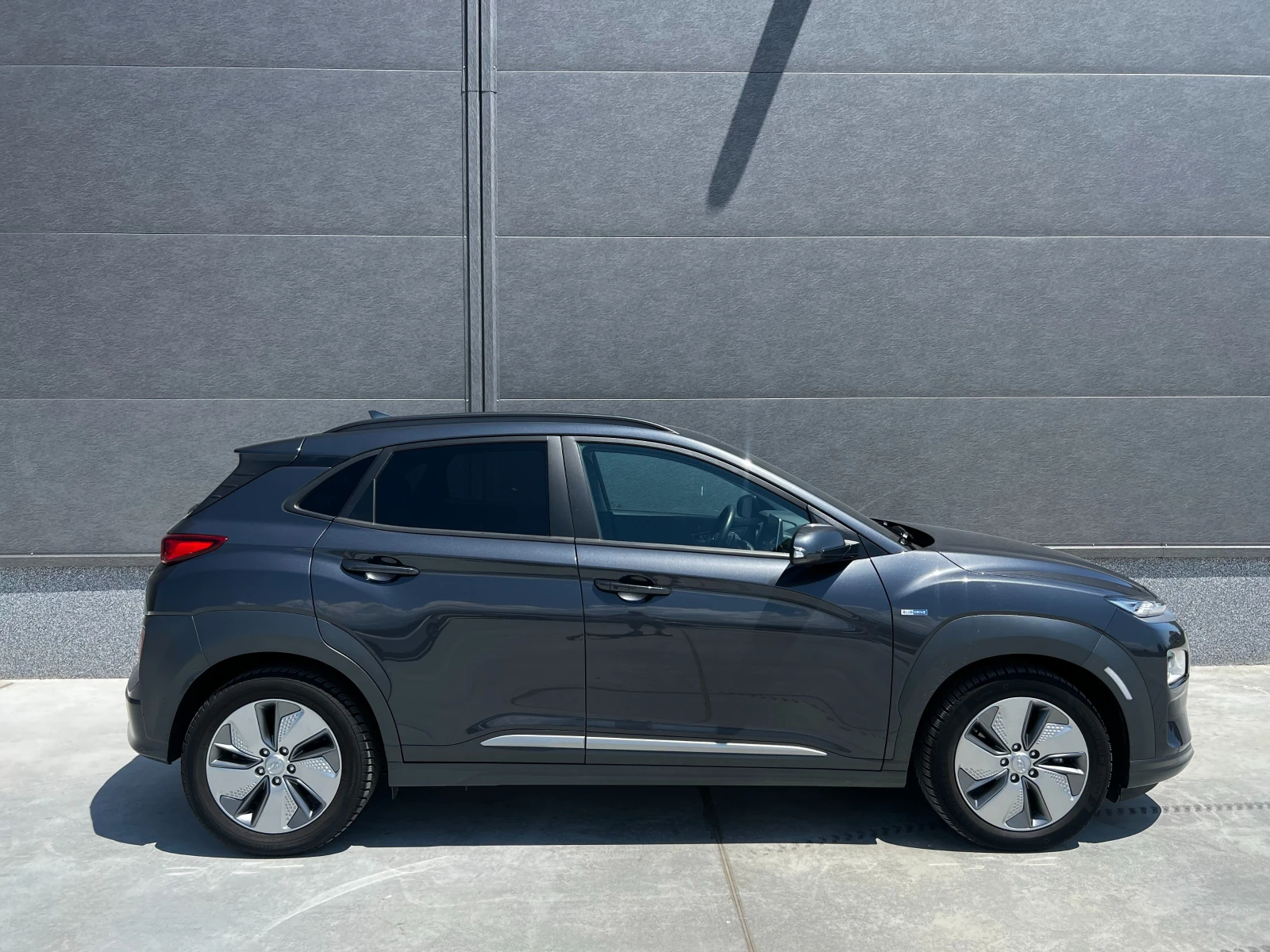 Hyundai Kona Premium 2WD, снимка 8 - Автомобили и джипове - 54879684