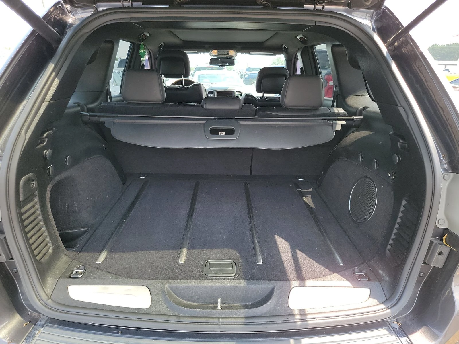 Jeep Grand cherokee SUMMIT* 5.7 V8 HEMI* HARMAN* DIS* PANO* ВЪЗДУХ, снимка 14 - Автомобили и джипове - 55611914