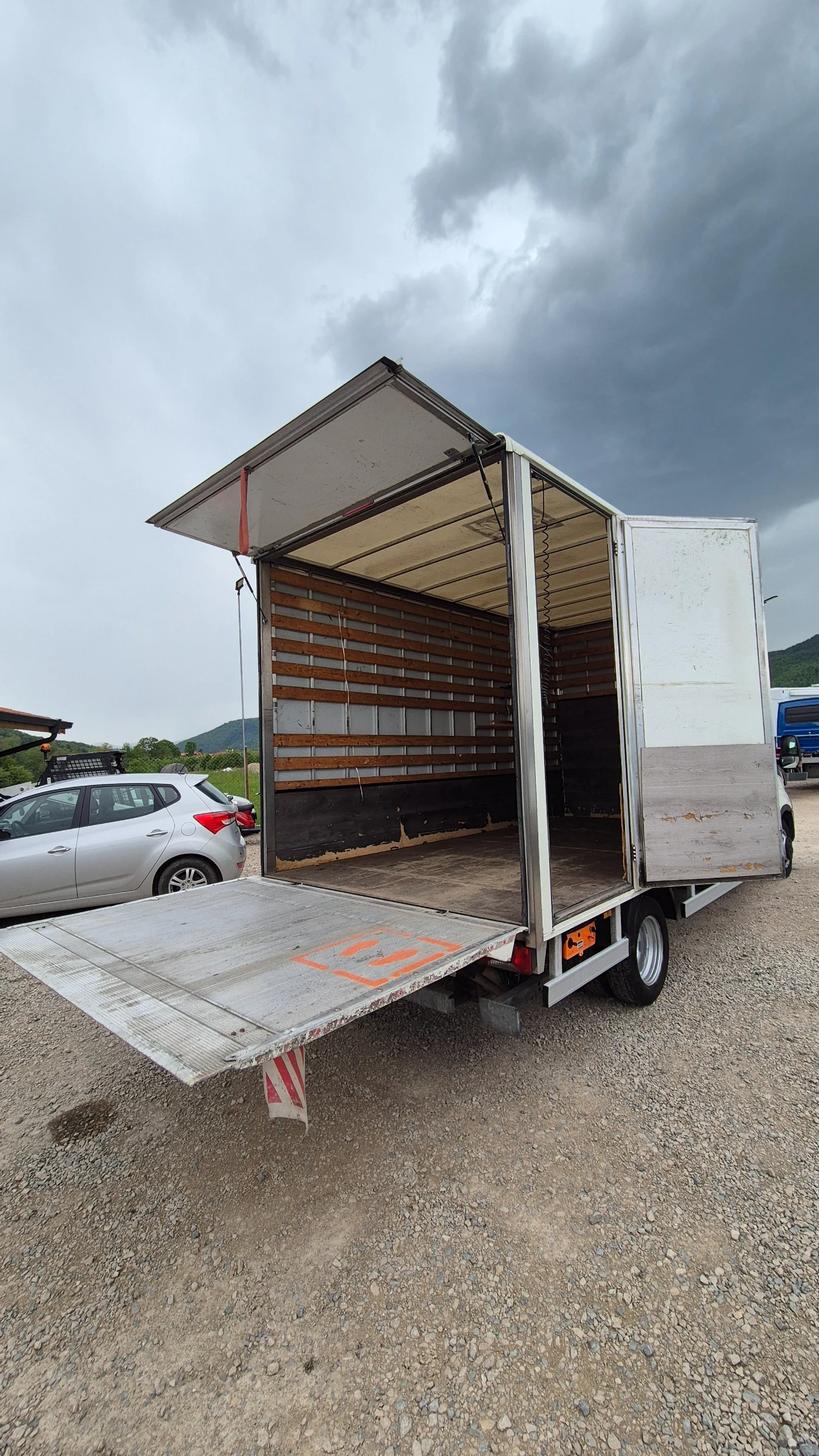 Iveco Daily 40c18* 3.5тона.* Борд* КЛИМАТРОНИК* HI-MATIC* , снимка 10 - Бусове и автобуси - 53373283