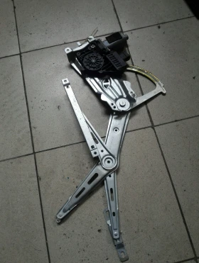 Ел машинка стъкло предна лява Опел Зафира Б,стъклоповдигач