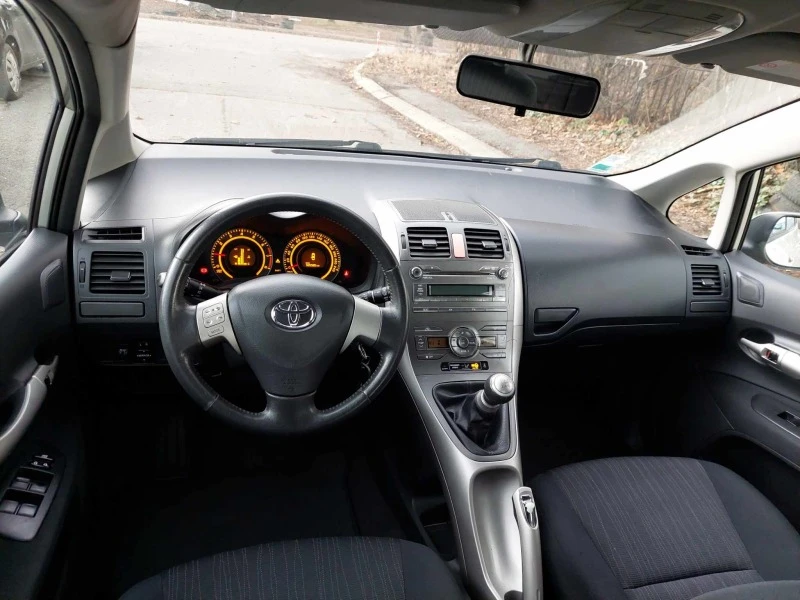 Toyota Auris 1,4i 97ps , снимка 6 - Автомобили и джипове - 43534630