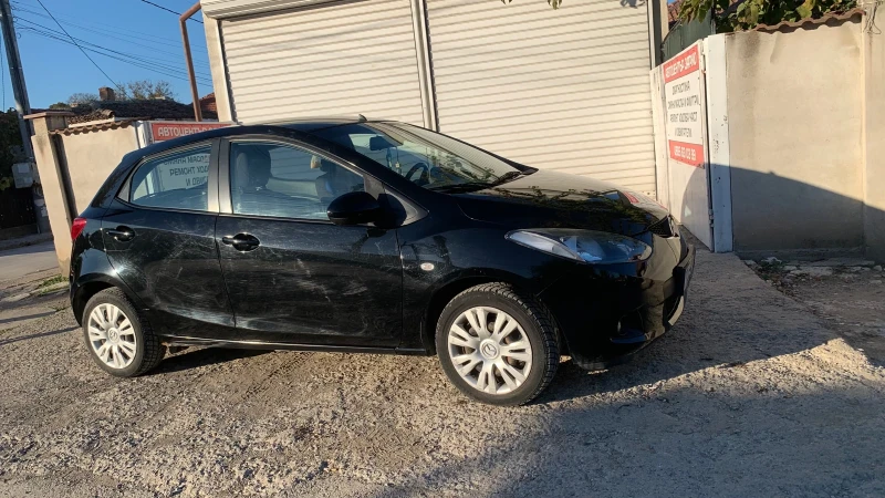 Mazda 2 1.3i, снимка 3 - Автомобили и джипове - 47802686