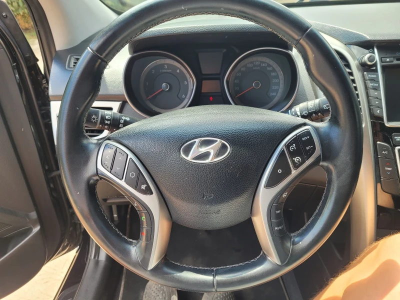 Hyundai I30 1.6 CRDI, снимка 11 - Автомобили и джипове - 48826122