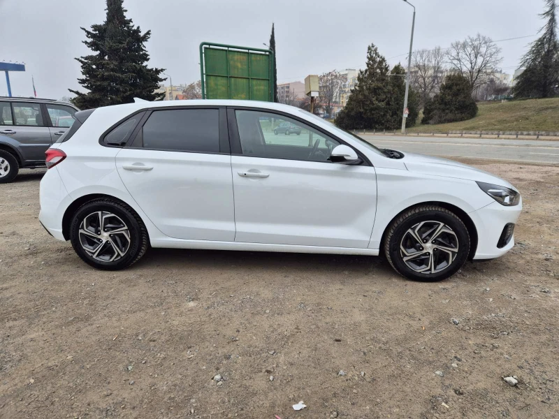 Hyundai I30 1.6CRDI Автомат, снимка 6 - Автомобили и джипове - 49288165