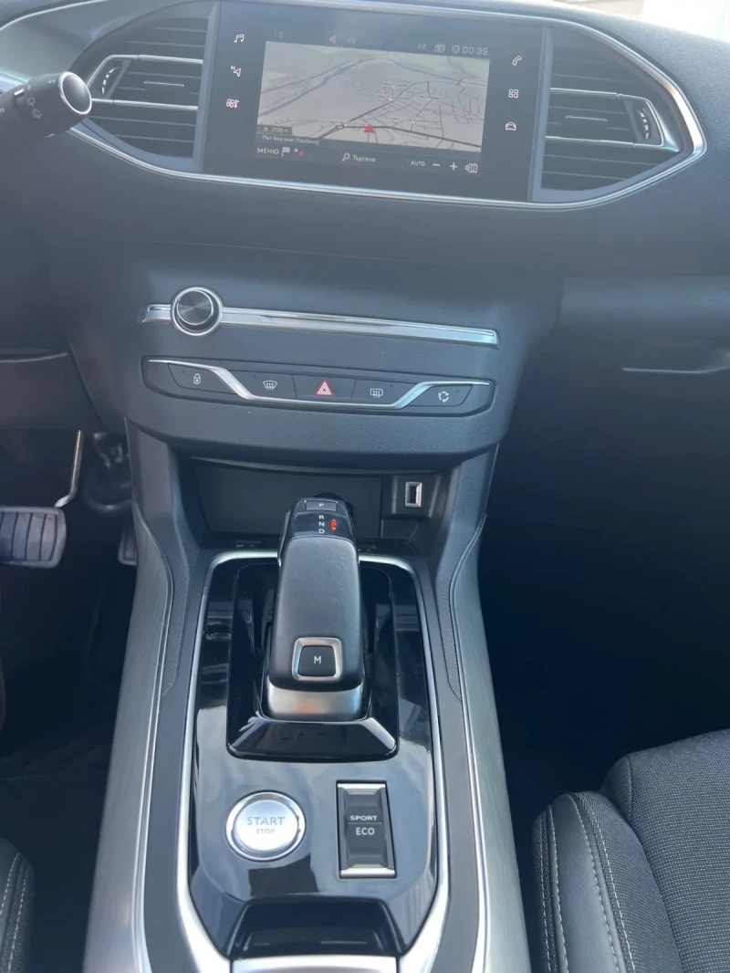 Peugeot 308 ALLURE 1.2 PureTech 130 EAT8, снимка 11 - Автомобили и джипове - 51612353