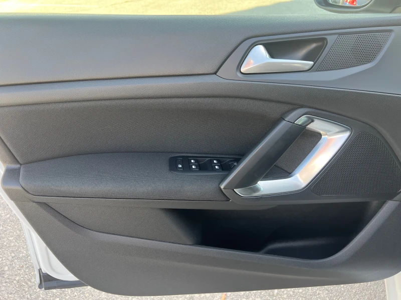 Peugeot 308 ALLURE 1.2 PureTech 130 EAT8, снимка 9 - Автомобили и джипове - 51612353