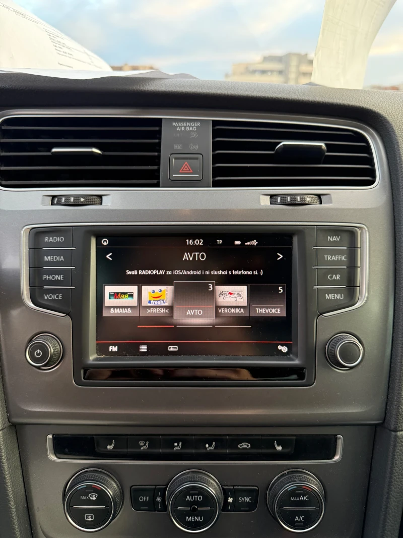 VW Golf GOLF 7 1.6TDI 110 к.с. Мултиволан Нави, снимка 13 - Автомобили и джипове - 52769690