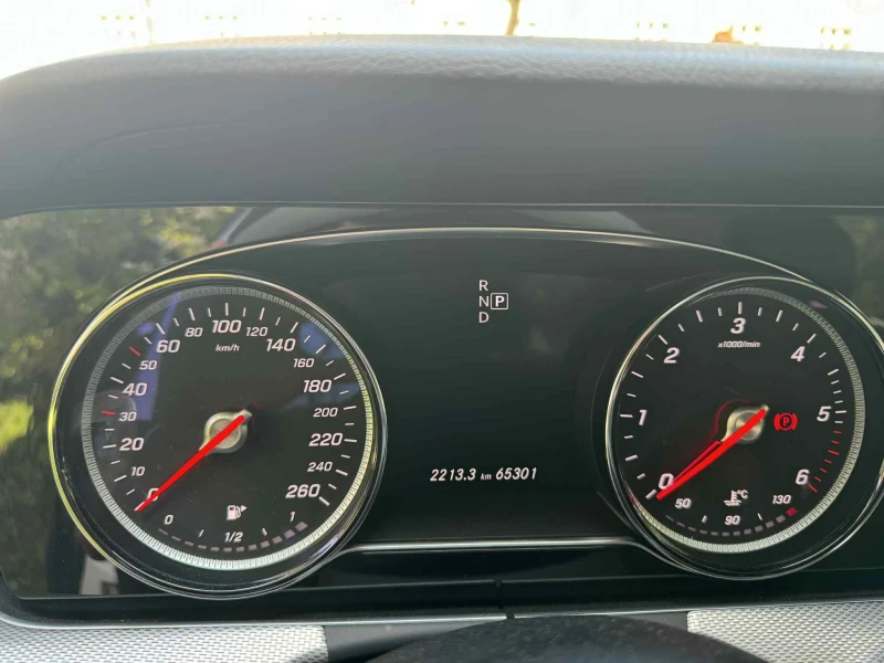 Mercedes-Benz E 220, снимка 5 - Автомобили и джипове - 53251115
