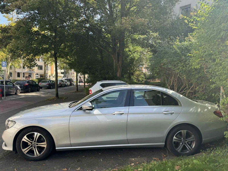 Mercedes-Benz E 220, снимка 2 - Автомобили и джипове - 53251115