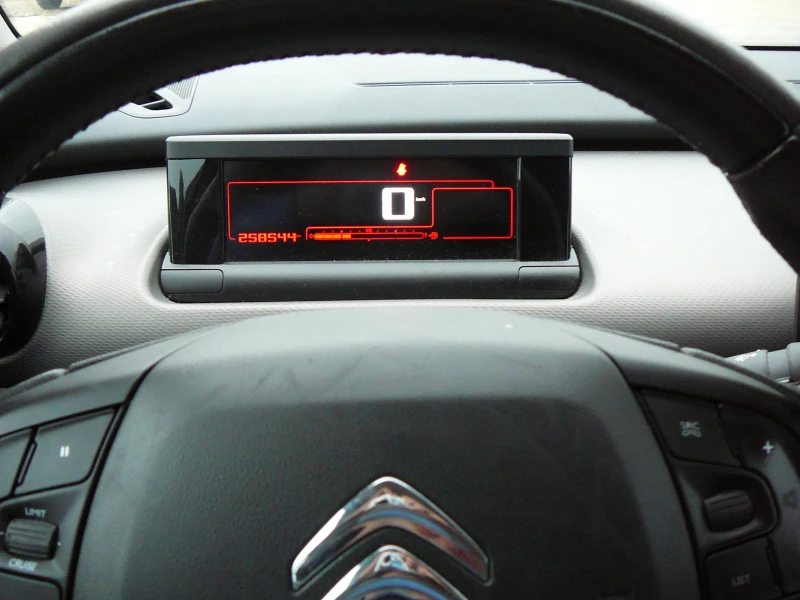 Citroen C4 Cactus 1.6 hdi 99к.с., снимка 11 - Автомобили и джипове - 53387519