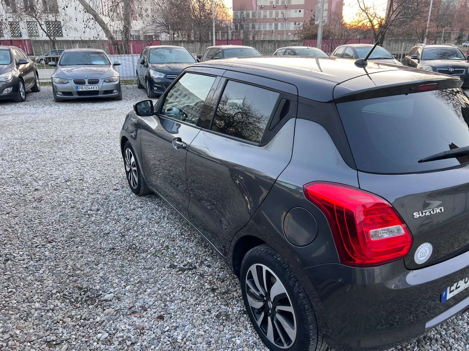 Suzuki Swift 1.0 boosterjet hybrid  - изображение 2