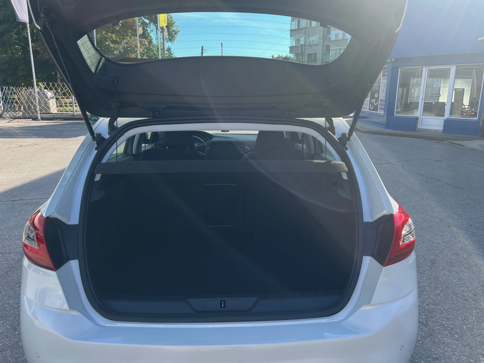 Peugeot 308 ALLURE 1.2 PureTech 130 EAT8 - изображение 7