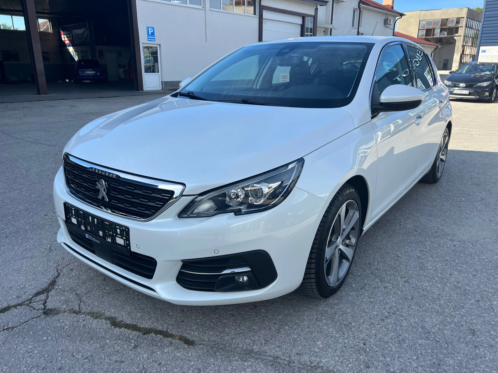 Peugeot 308 ALLURE 1.2 PureTech 130 EAT8 - изображение 4