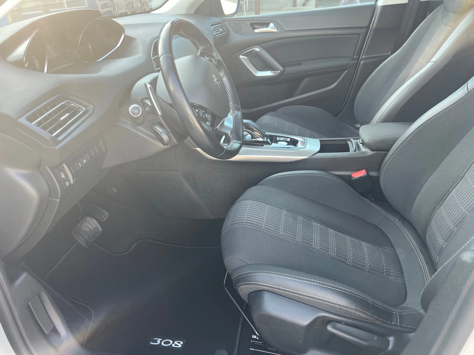 Peugeot 308 ALLURE 1.2 PureTech 130 EAT8 - изображение 10