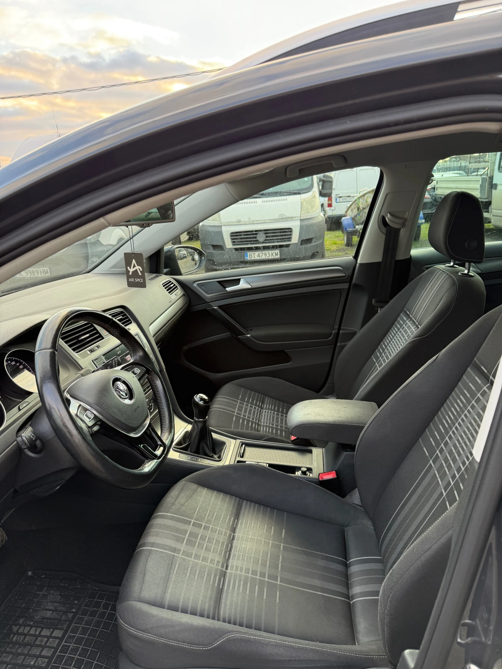 VW Golf GOLF 7 1.6TDI 110 к.с. Мултиволан Нави - изображение 9