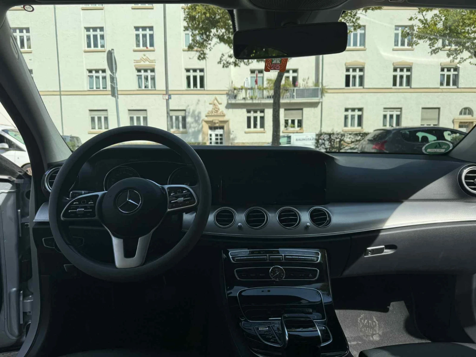 Mercedes-Benz E 220  - изображение 8