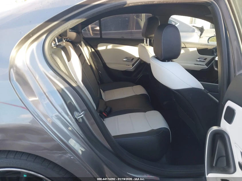 Mercedes-Benz A 220 2l, снимка 8 - Автомобили и джипове - 54309415