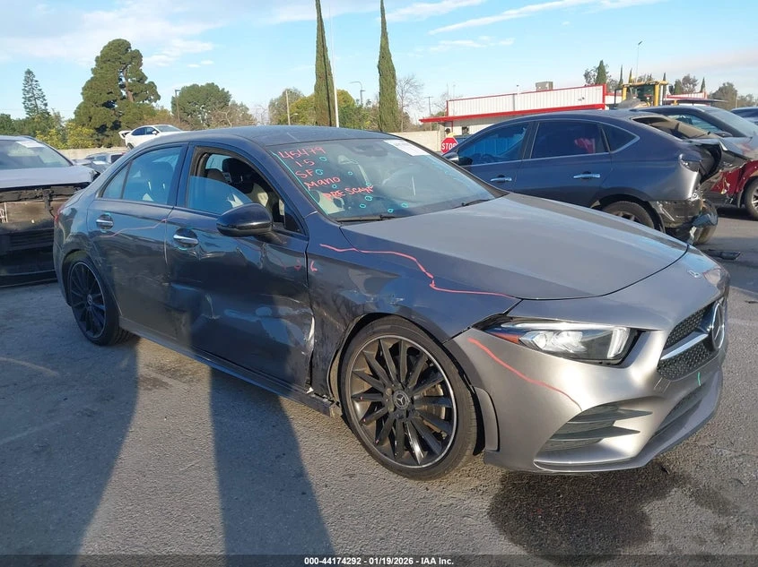 Mercedes-Benz A 220 2l, снимка 13 - Автомобили и джипове - 54309415