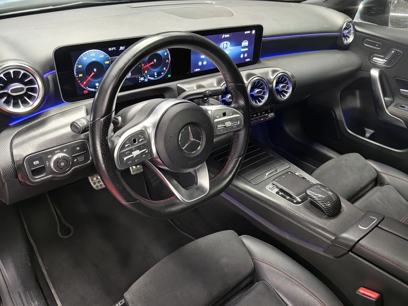 Mercedes-Benz A 250 AMG LINE* 4-MATIC* DIGITAL* CARPLAY* LED* LINE ASI, снимка 6 - Автомобили и джипове - 54566549