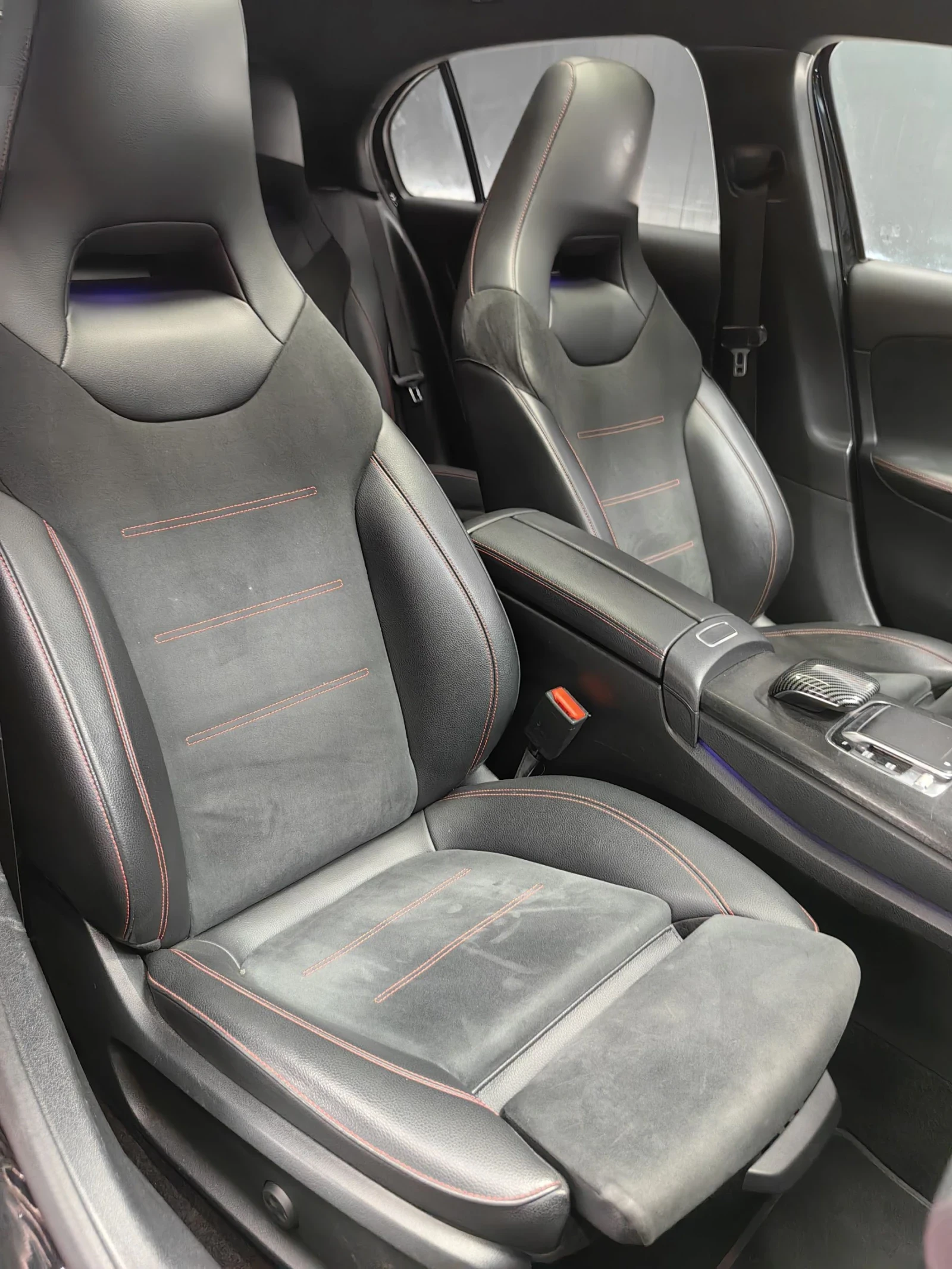 Mercedes-Benz A 250 AMG LINE* 4-MATIC* DIGITAL* CARPLAY* LED* LINE ASI, снимка 14 - Автомобили и джипове - 54566549