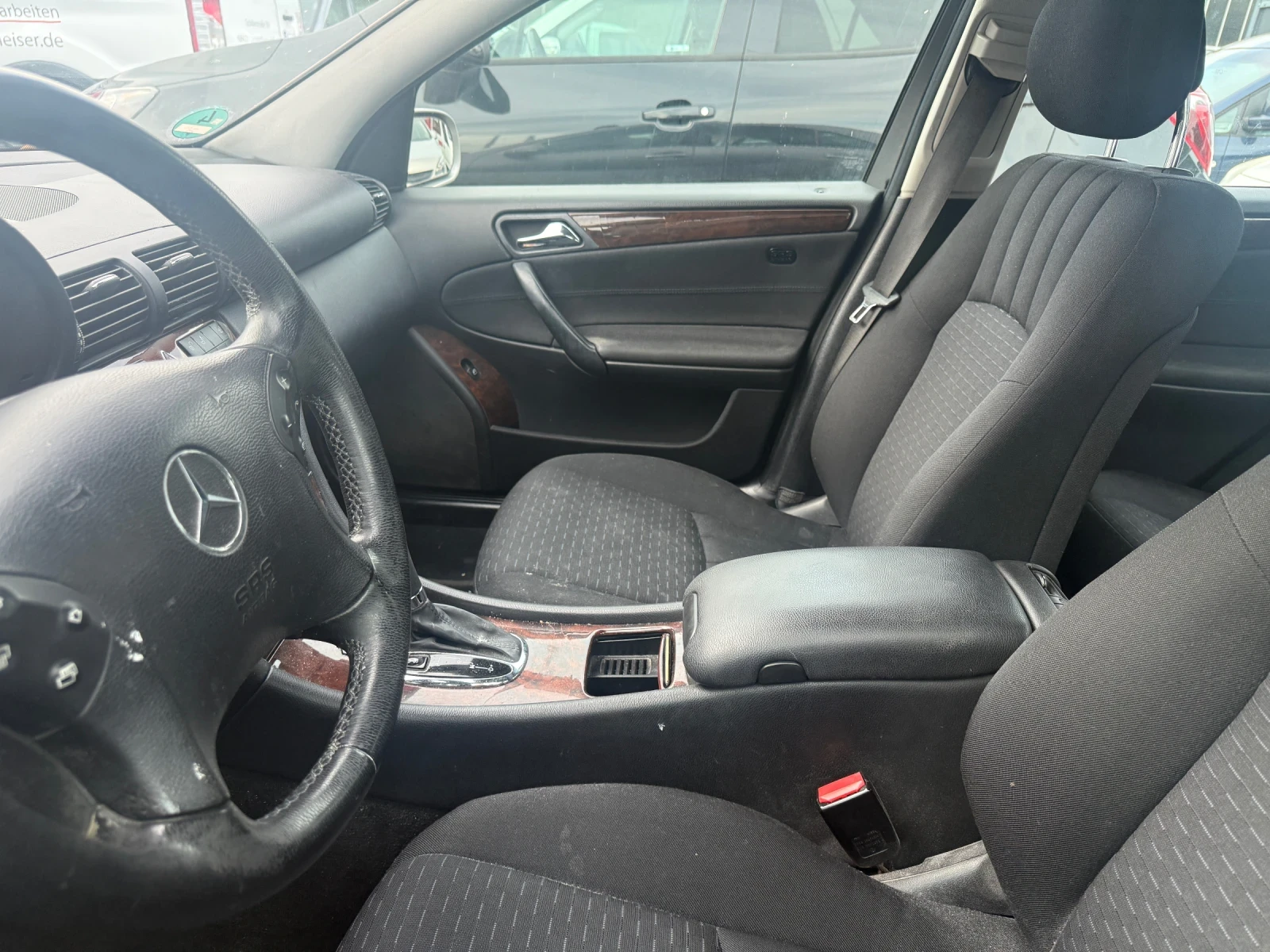 Mercedes-Benz C 180, снимка 4 - Автомобили и джипове - 55134681
