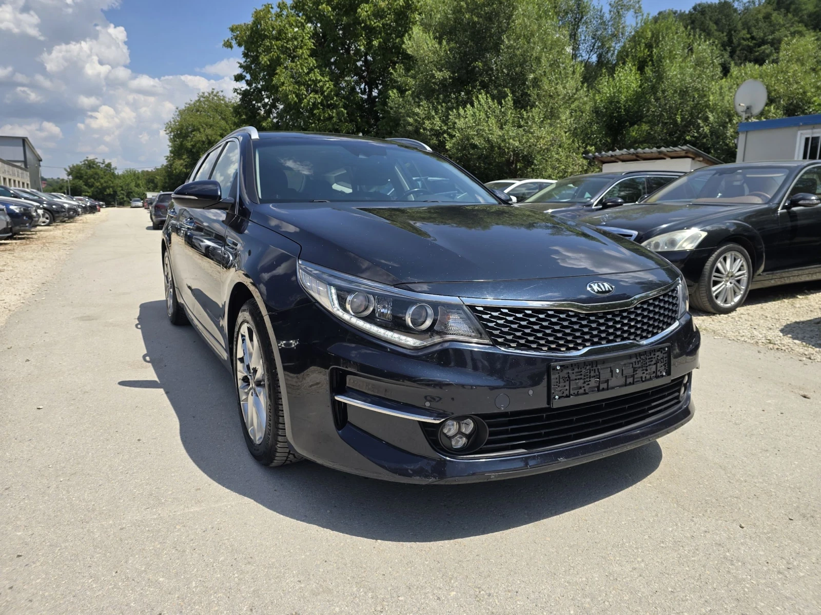Kia Optima 1.7crdi 142к.с Камера Топ състояние , снимка 2 - Автомобили и джипове - 55324451