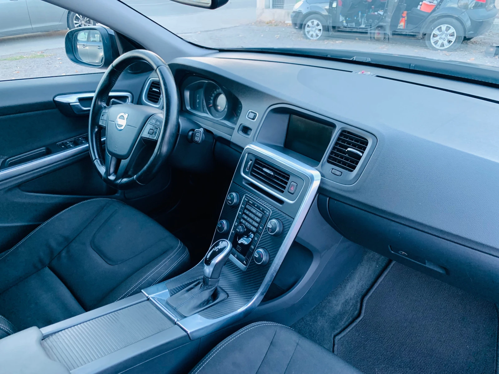 Volvo V60 1.6d Automat, снимка 13 - Автомобили и джипове - 55963013