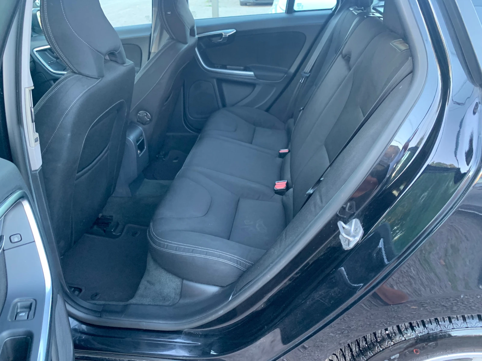 Volvo V60 1.6d Automat, снимка 12 - Автомобили и джипове - 55963013