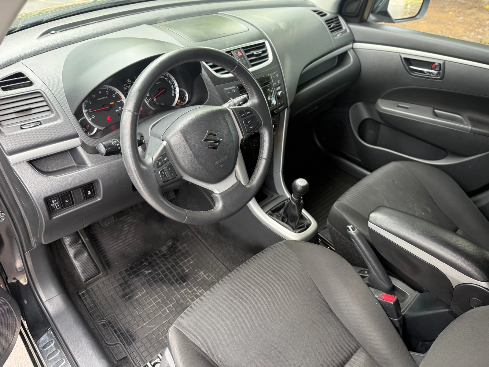 Suzuki Swift 1.2 I УНИКАТ 82 Хил.км., снимка 10 - Автомобили и джипове - 56110571
