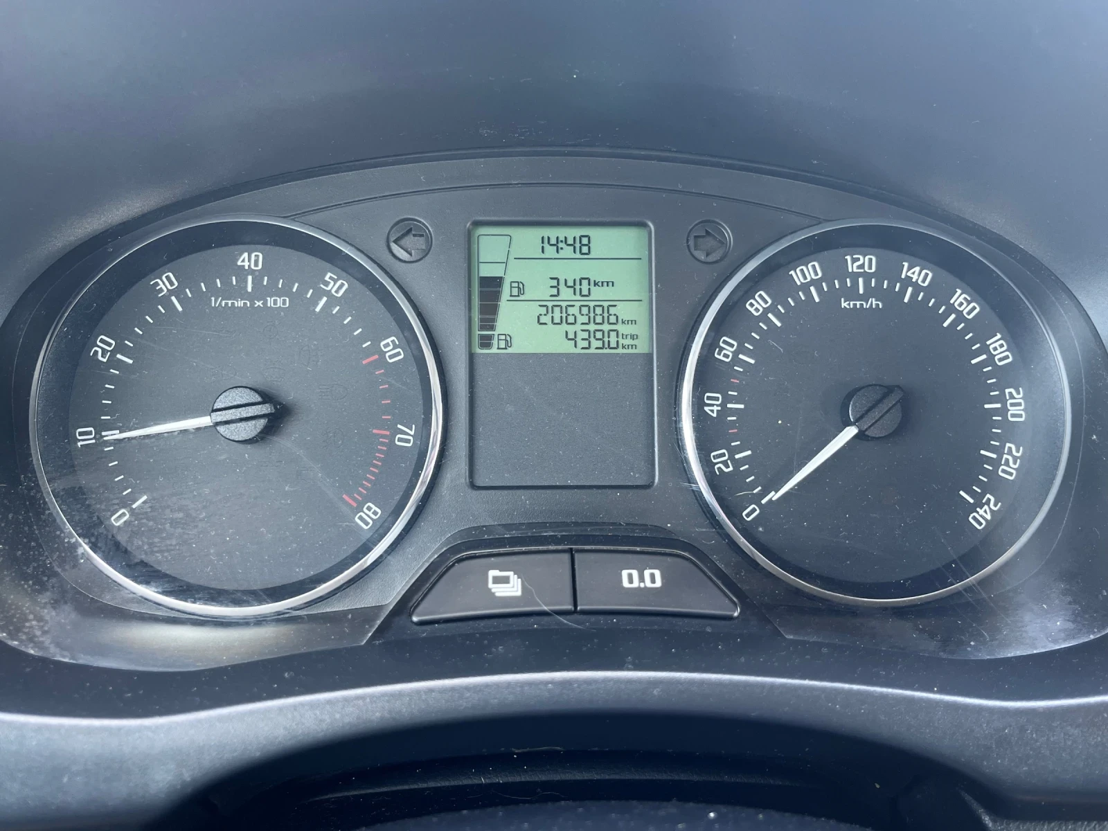 Skoda Fabia 1.2 HTP FACELIFT , снимка 12 - Автомобили и джипове - 56641538