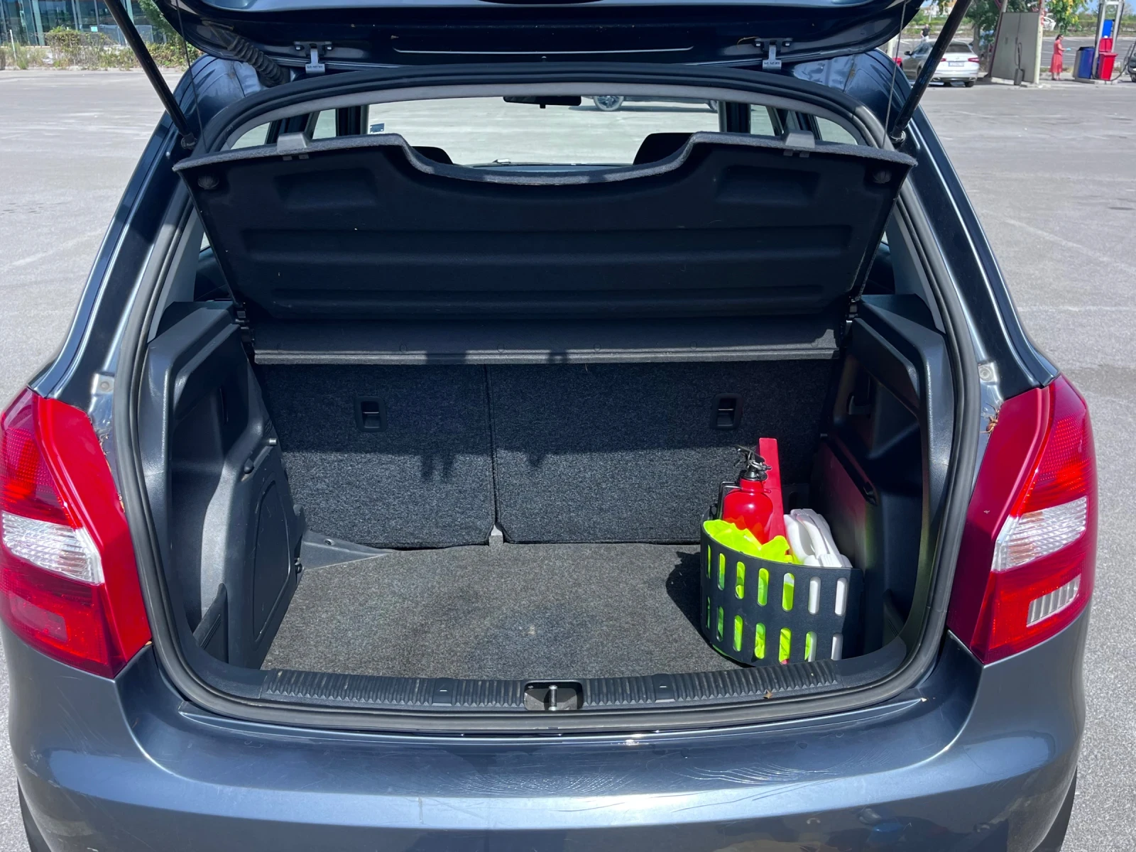 Skoda Fabia 1.2 HTP FACELIFT , снимка 13 - Автомобили и джипове - 56641538