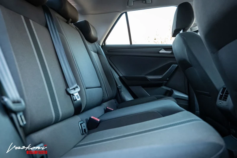 VW T-Roc 2.0 TDI, снимка 17 - Автомобили и джипове - 52835951