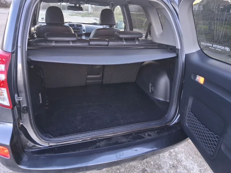 Toyota Rav4 2.2, снимка 12 - Автомобили и джипове - 53401798