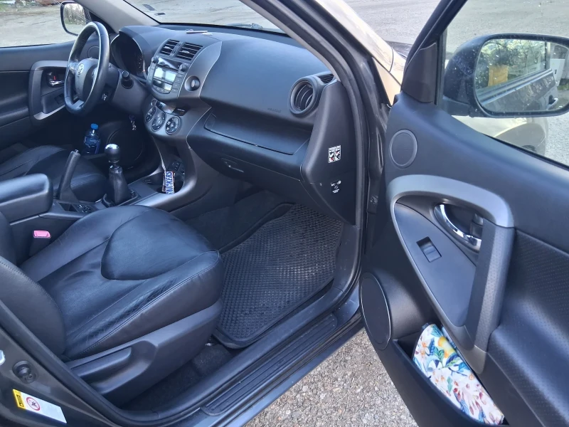 Toyota Rav4 2.2, снимка 3 - Автомобили и джипове - 53401798