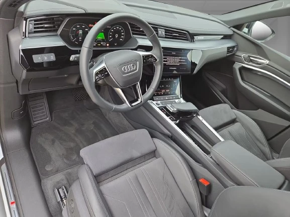 Audi Q8 e-Tron Sportback 55 = Black Optic Plus = Гаранция - изображение 8