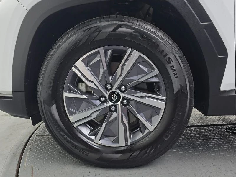 Hyundai Tucson Modern 2WD| 230к.с.| ВКЛ.ТЕХНОТЕСТ, снимка 5 - Автомобили и джипове - 55099191