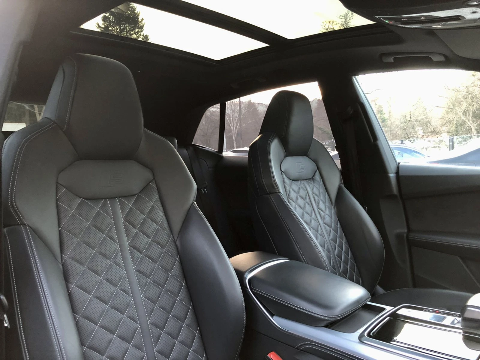 Audi Q8 S Line/PANO/CAMERA/B&O/, снимка 13 - Автомобили и джипове - 53783158