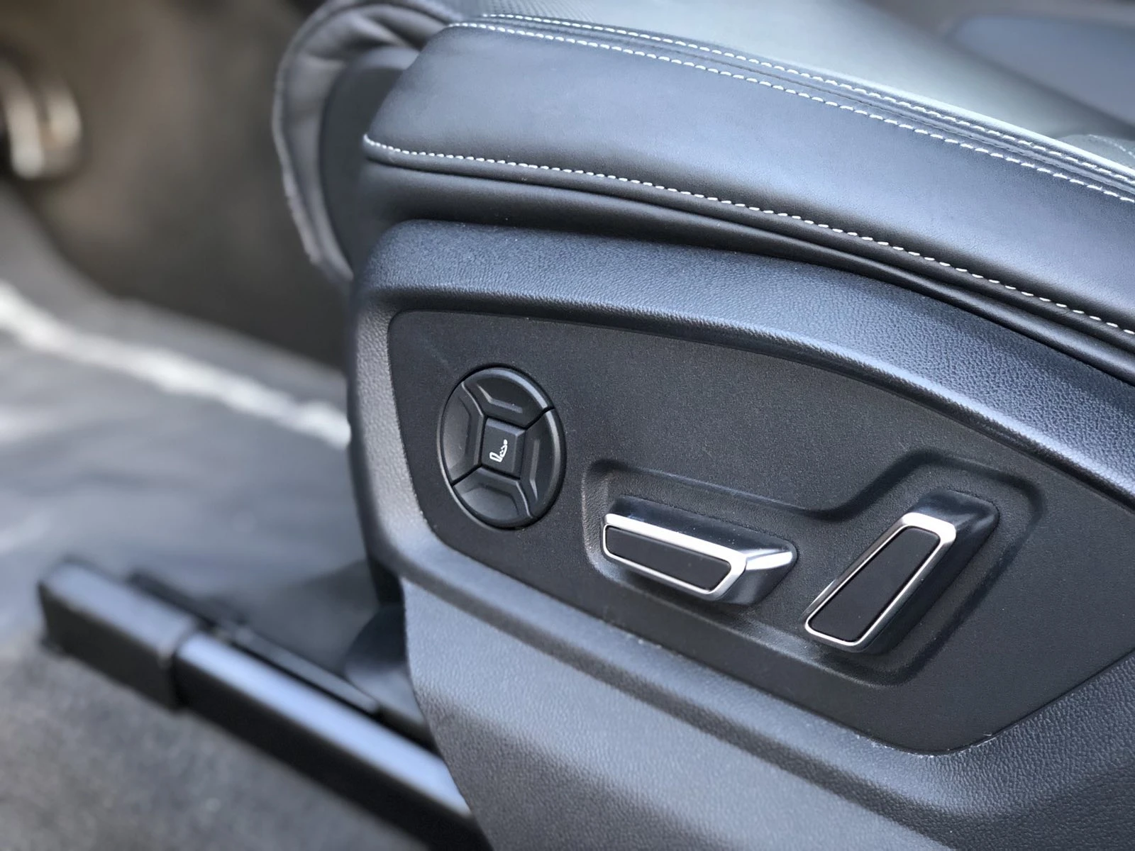 Audi Q8 S Line/PANO/CAMERA/B&O/, снимка 6 - Автомобили и джипове - 53783158