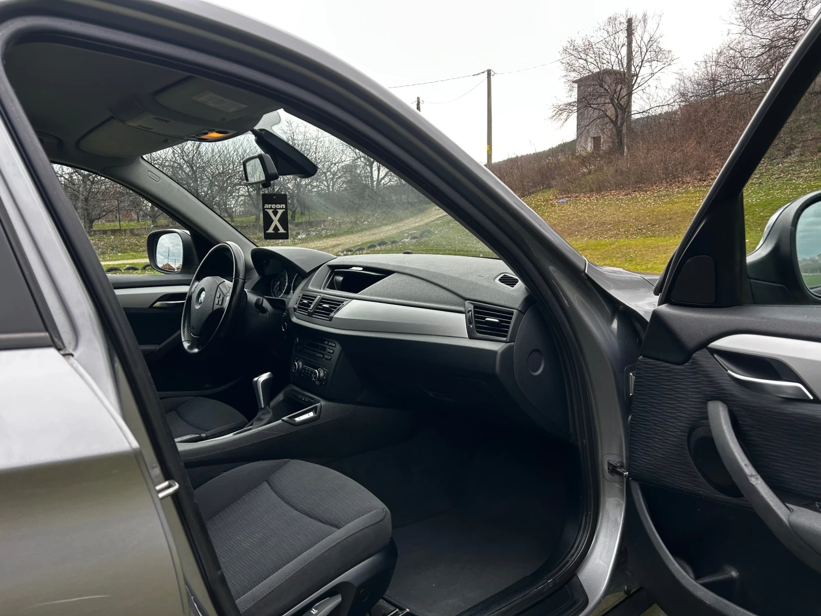 BMW X1 2.0d 143к.с.* ПОДГРЕВ* СЕРВИЗНА ИСТОРИЯ* , снимка 12 - Автомобили и джипове - 53917560