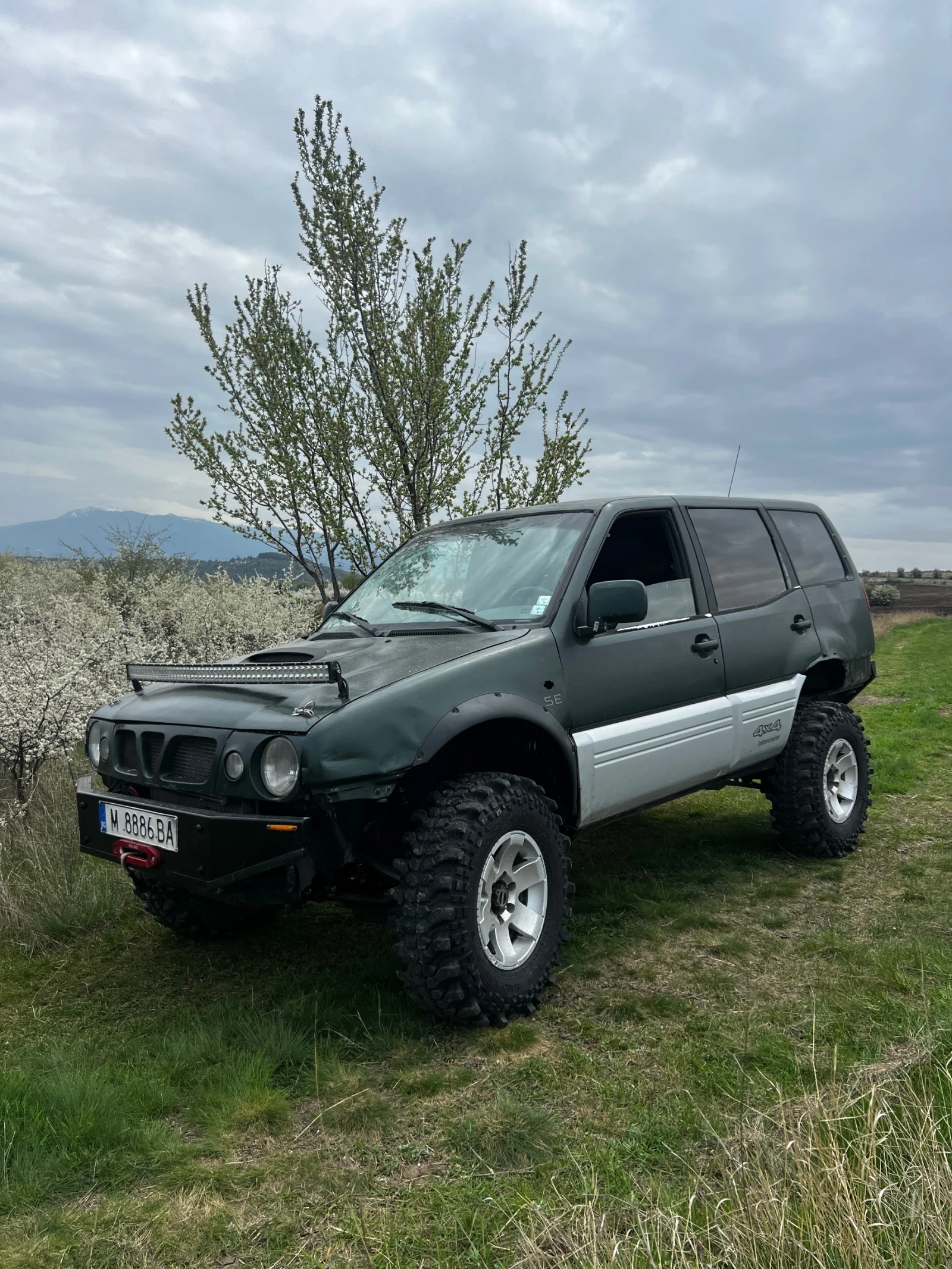 Nissan Terrano, снимка 9 - Автомобили и джипове - 54264086