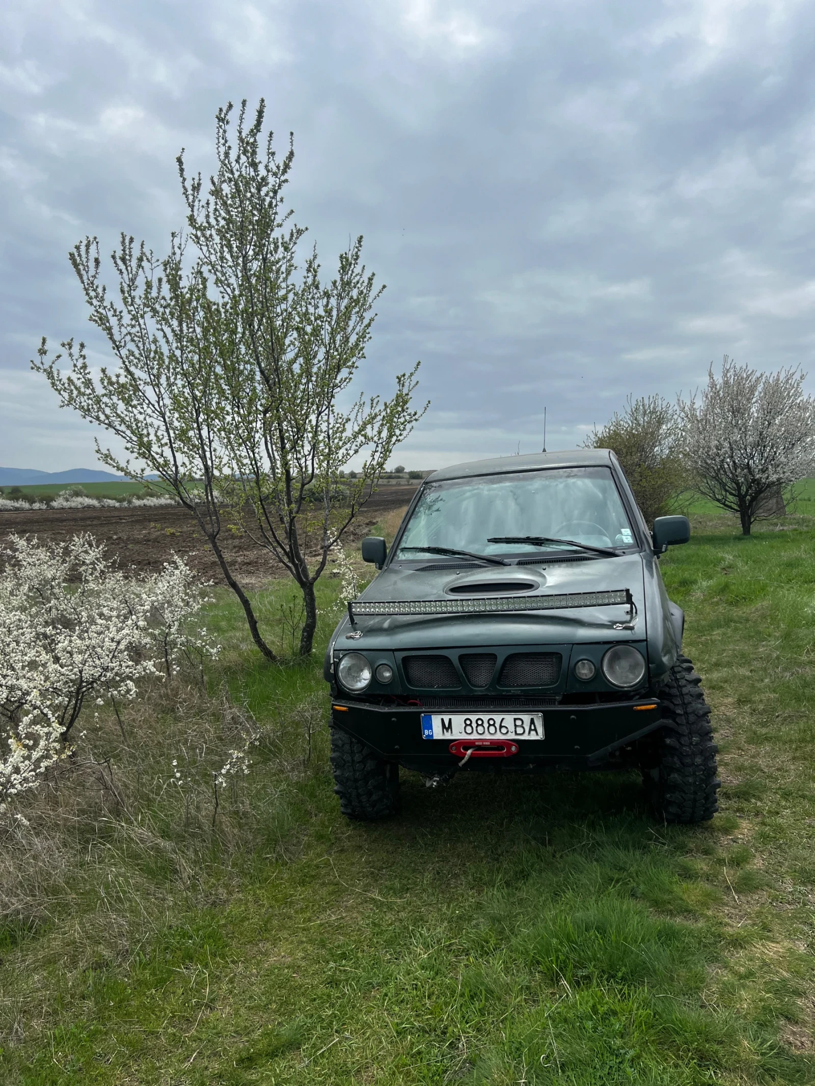 Nissan Terrano, снимка 10 - Автомобили и джипове - 54264086