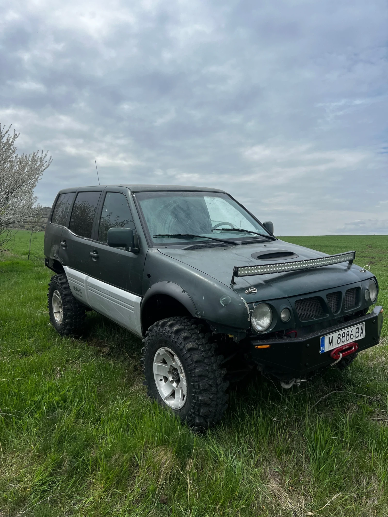 Nissan Terrano, снимка 3 - Автомобили и джипове - 54264086