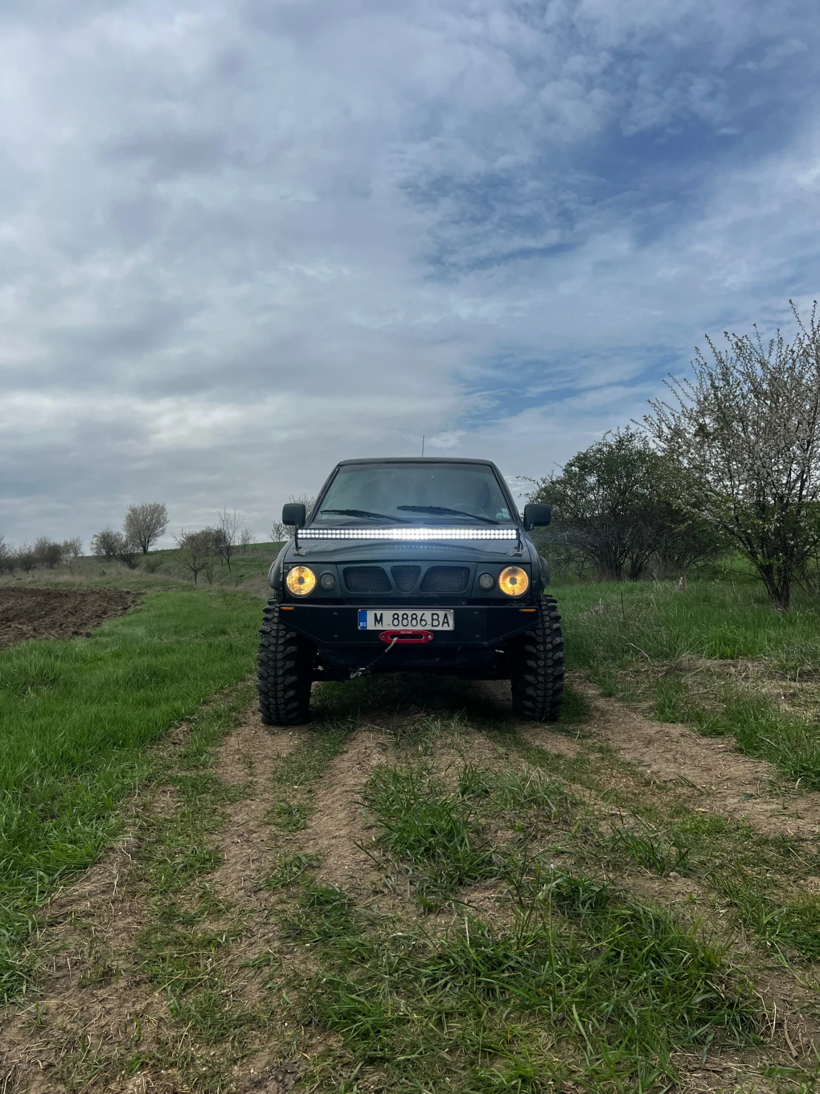 Nissan Terrano, снимка 13 - Автомобили и джипове - 54264086