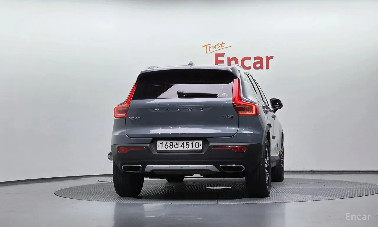 Volvo XC40 T4 AWD / INSCRIPTION / HARMAN-KARDON / 360 / PANO, снимка 4 - Автомобили и джипове - 54769479