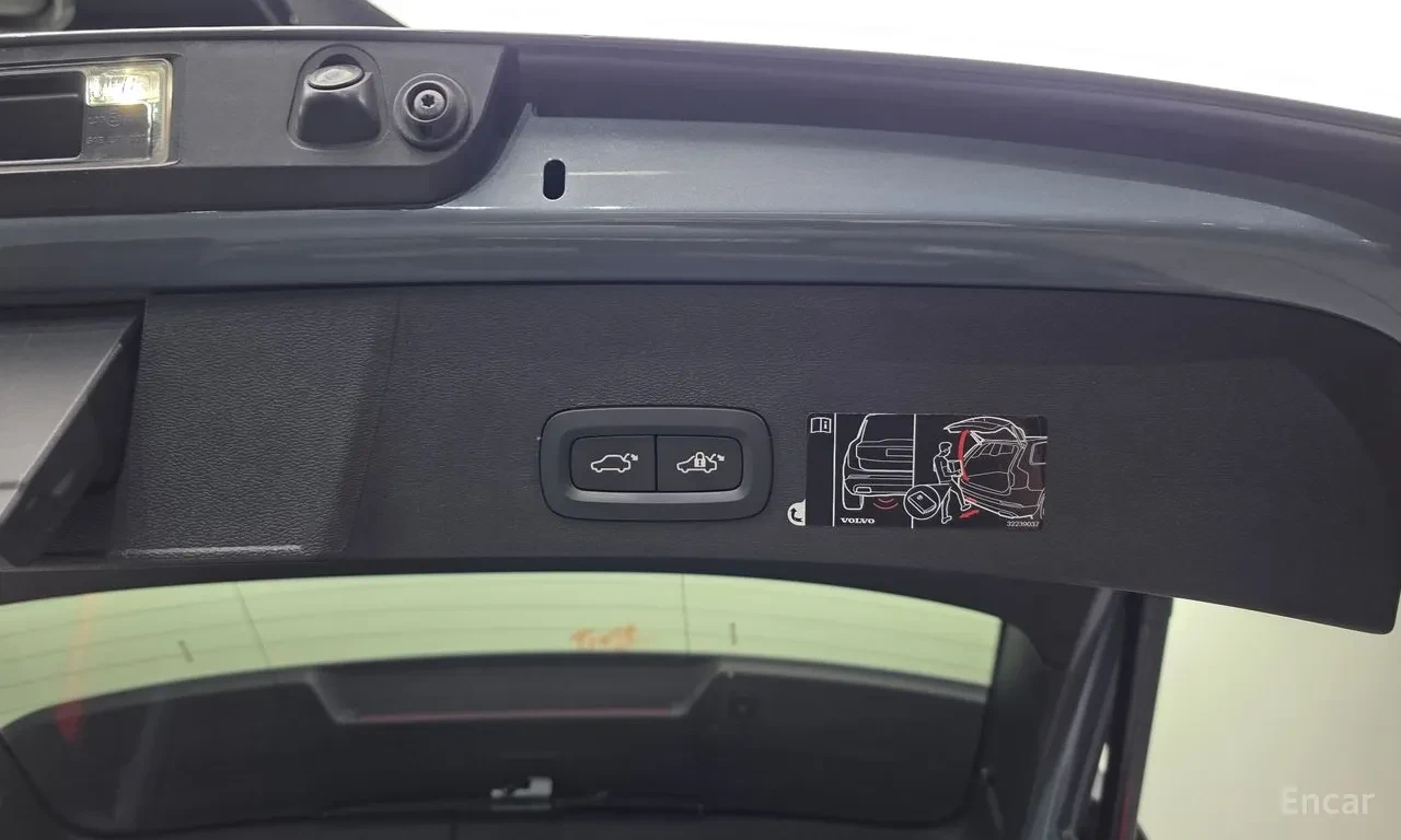Volvo XC40 T4 AWD / INSCRIPTION / HARMAN-KARDON / 360 / PANO, снимка 17 - Автомобили и джипове - 54769479