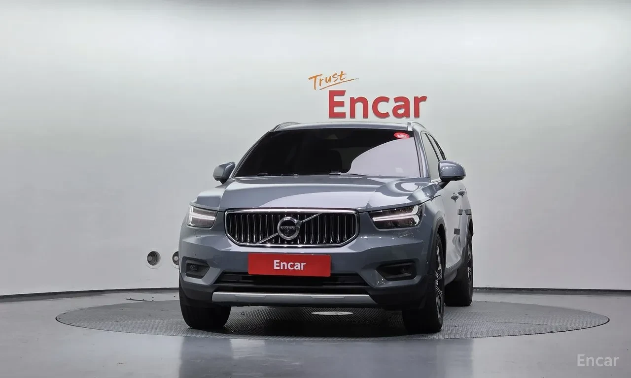Volvo XC40 T4 AWD / INSCRIPTION / HARMAN-KARDON / 360 / PANO, снимка 3 - Автомобили и джипове - 54769479